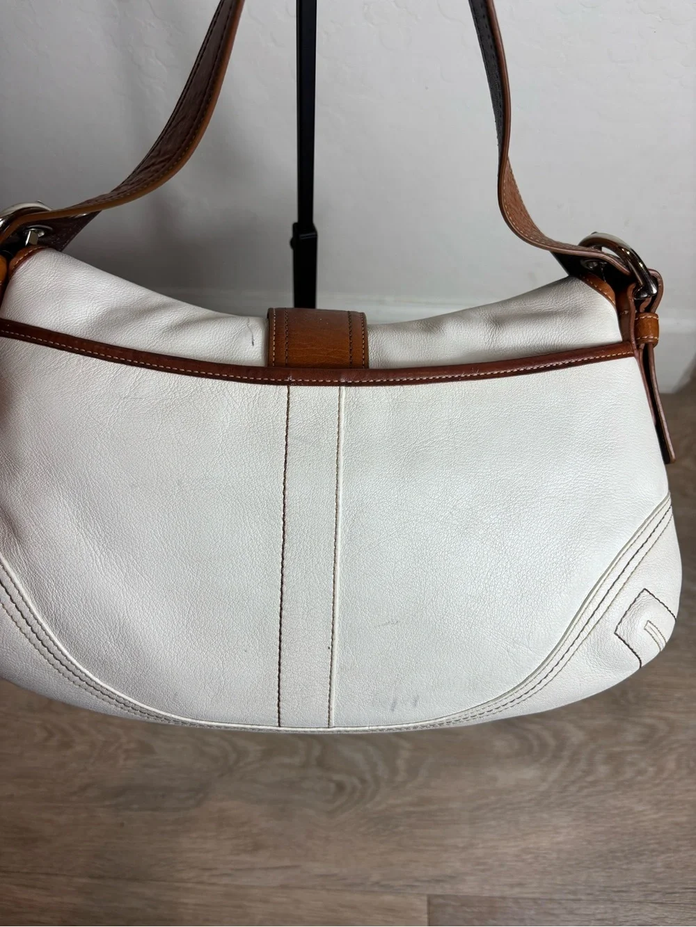 Coach Soho White Leather Buckle Shoulder Bag Brown Trim Y2K Purse